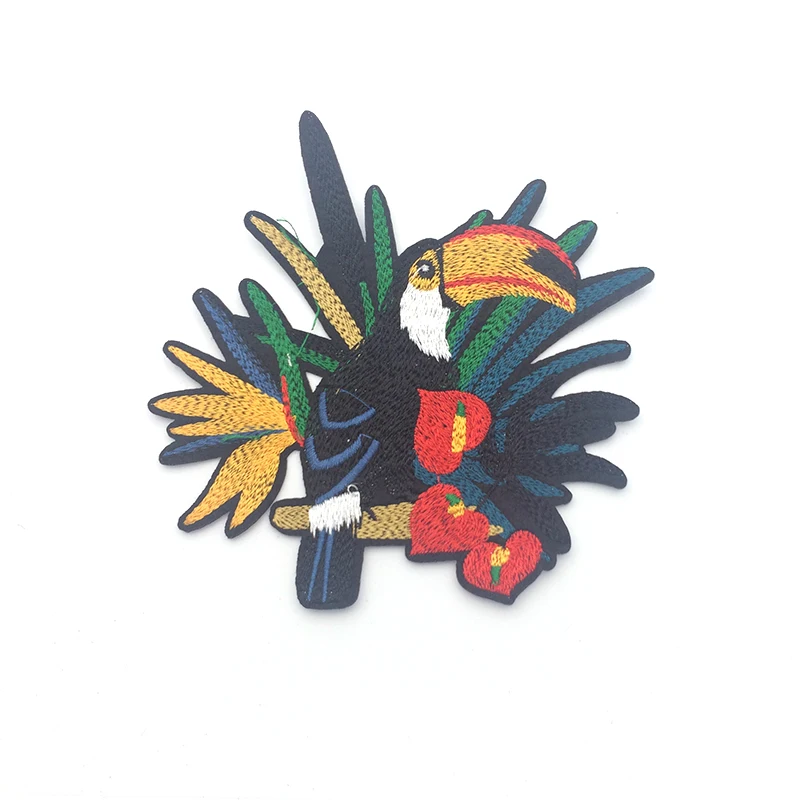 left 100 шт/партия Toucan Птица вышивка железа на патч для одежды самодельные цветы пришить на большой аппликацией тканевые нашивки аксессуары SC3447 - Цвет: left