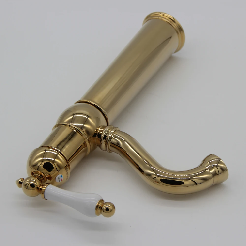 Классический смеситель для умывальника в форме человека золотого цвета