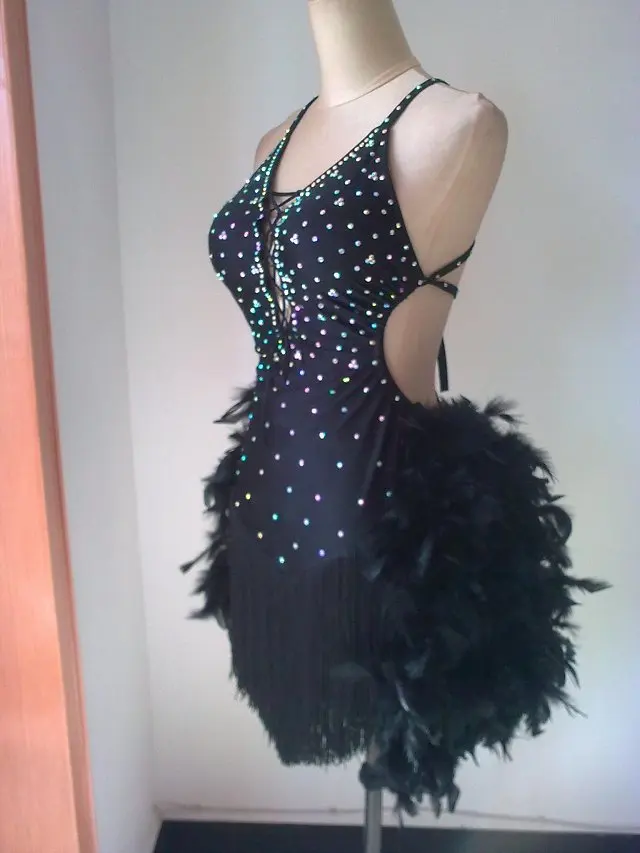 Новый стиль костюм для латинских танцев сексуальное платье с блестками и перьями