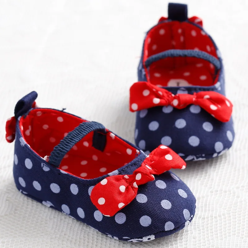 Туфли детские в горошек мультяшная Милая обувь для новорожденных ходунки