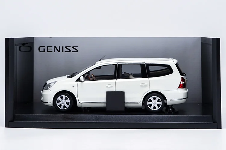 1:18 литья под давлением модель для Nissan GENISS Livina белый MPV сплав игрушка автомобиль миниатюрная коллекция подарки