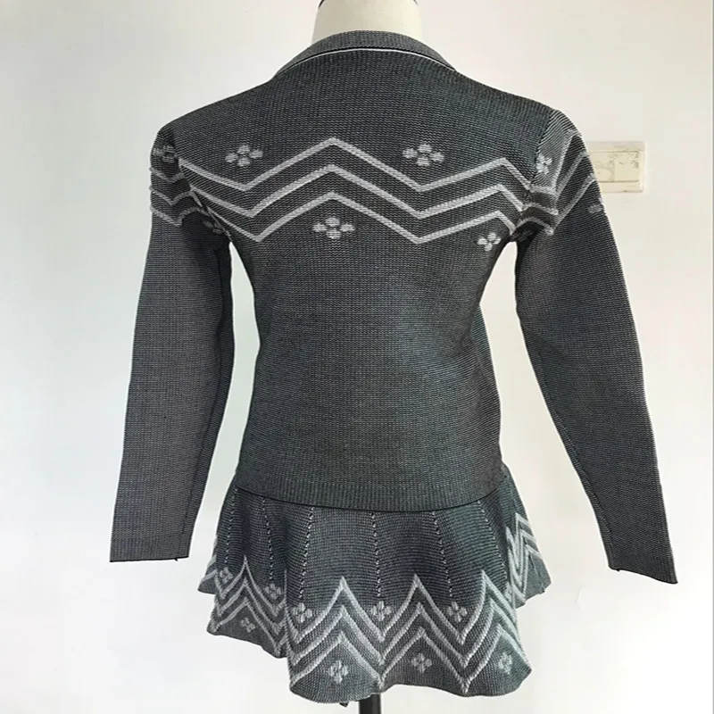 Женский трикотажный костюм из свитера пуловера и юбки юбка трапециевидной формы