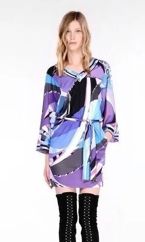 Женское эластичное трикотажное платье с поясом красивым V-образным вырезом |