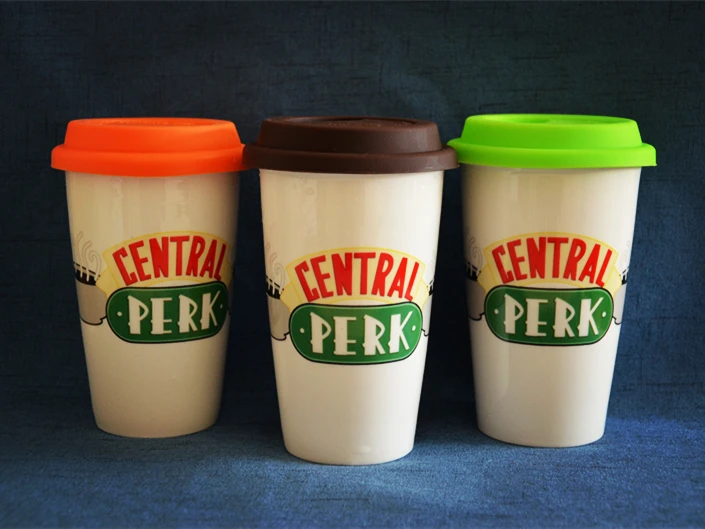 ТВ серии друзья Central perk Керамика кружки с силиконовой крышкой мультфильм Кофе чашка для молока, чая Коллекционная комиксов большой емкости костяного фарфора чашки подарок