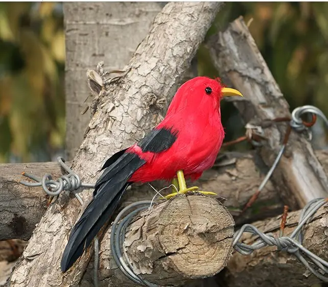 

Маленькая модель птиц из полиэтилена и перьев красная и черная птица подарок ручной работы около 13 см s2962