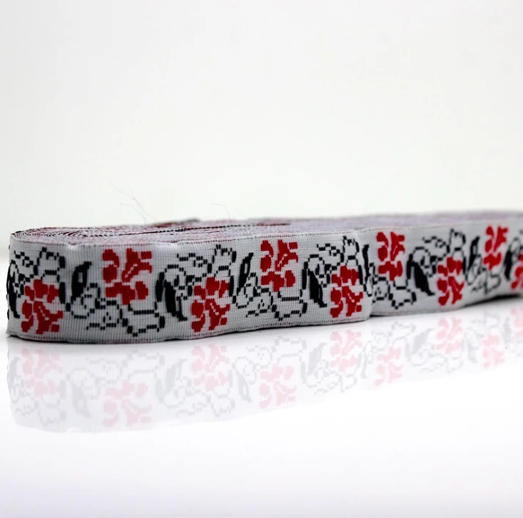 Жаккардовая лента с цветочной вышивкой 2 см| |
