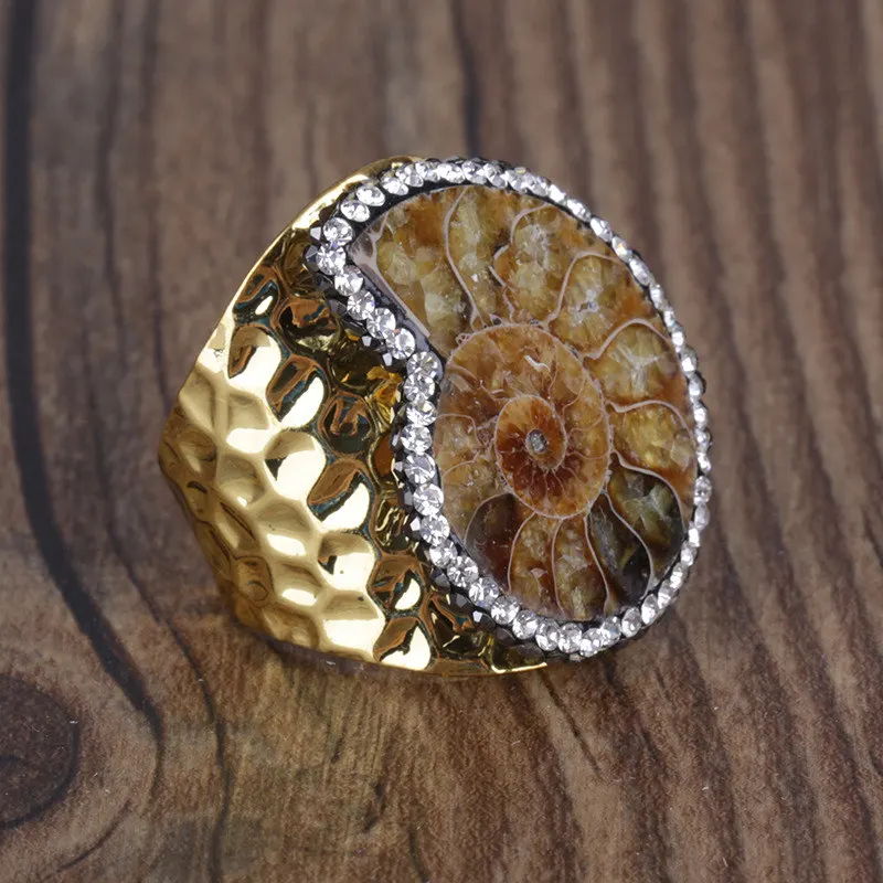 Натуральная спиральная раковина из смолы микрозакрепка черная белая стразы