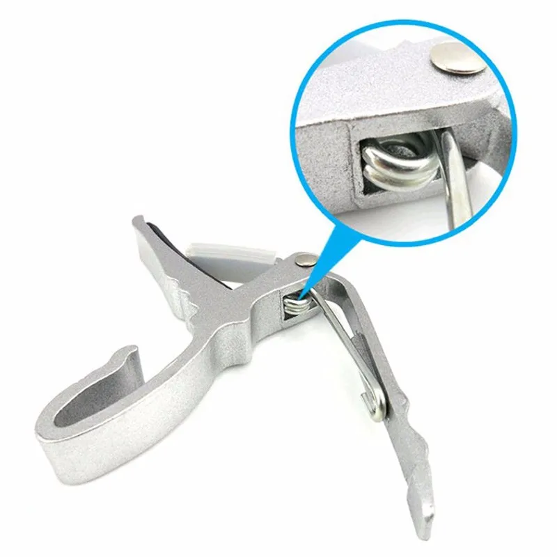 Укулеле с маленьким тональным зажимом музыкальная гитара в фольклорном стиле