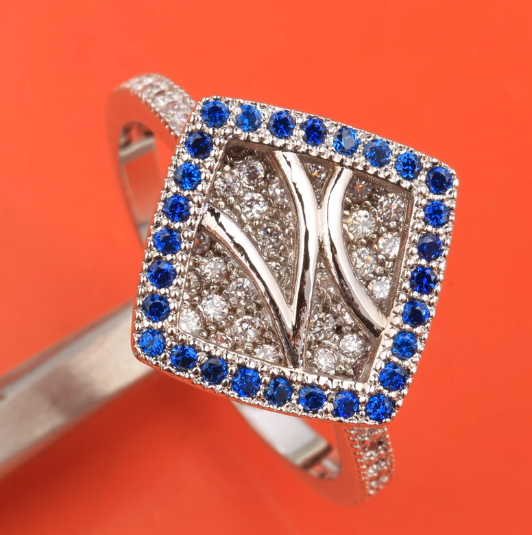 Простое кольцо с Лондонскими голубыми драгоценными камнями серебряное покрытие