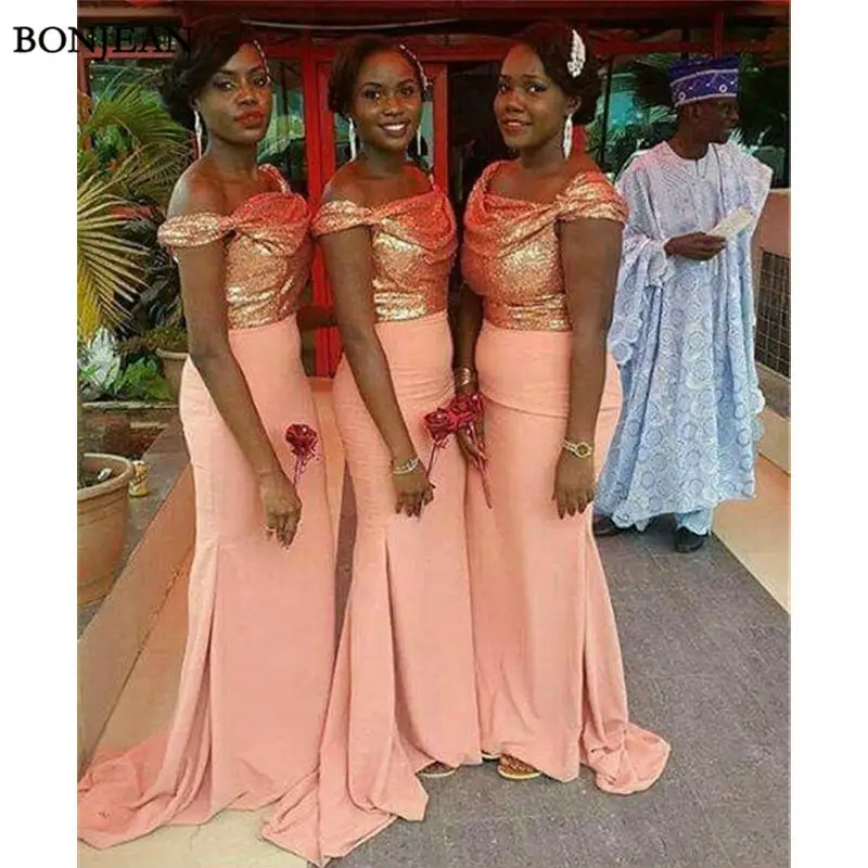 Фото Скромные длинные платья подружки невесты с блестками открытыми плечами без