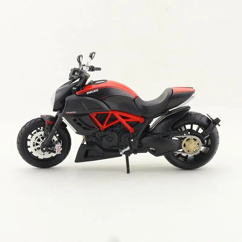 Набор моделей MaiSto из литья под давлением: модель мотоцикла Ducati 420el углеродного