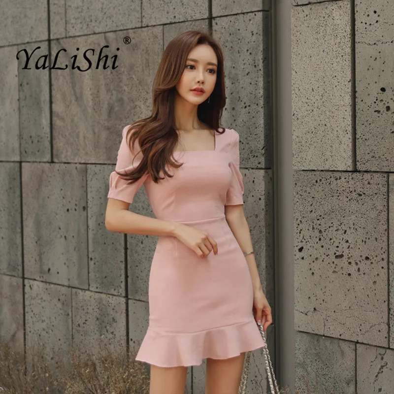Женское облегающее платье с юбкой годе розовое мини коротким рукавом и