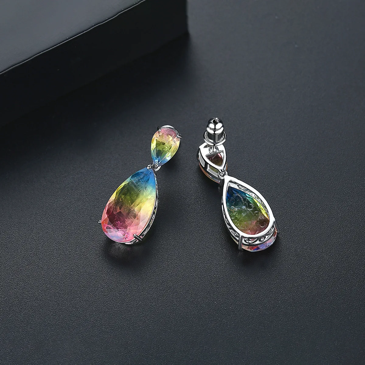 Женские серьги подвески с фианитами розовые синие желтые радужные в форме капли