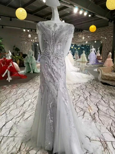 Вечернее платье с высоким воротом AOLANES серое Тюлевое рукавом-крылышком и