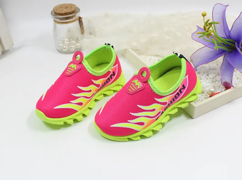 Дети Летом Прохладно Обувь 2017 Мода Дышащая Горячей Продажи Мальчик и девушки