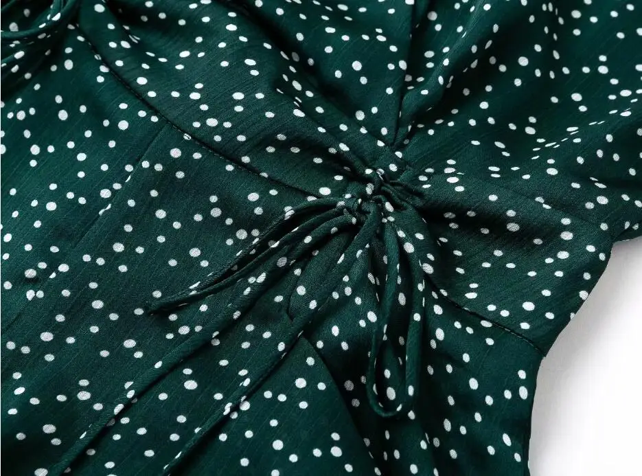 Женский комбинезон с расклешенными рукавами и рюшами на талии зеленый v образным