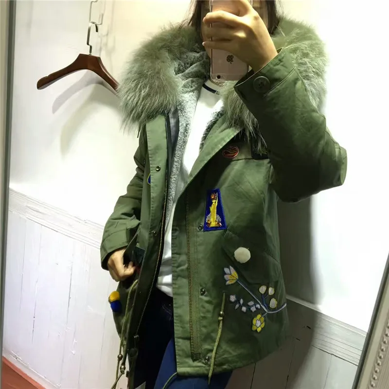 Новинка Женское пальто с капюшоном армейский зеленый цвет большой мех енота