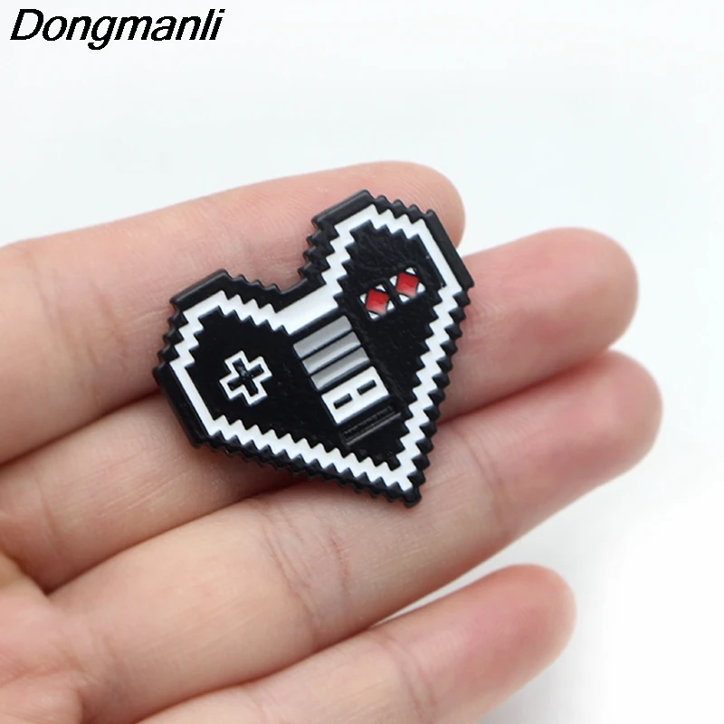 P3838 Dongmanli игровой автомат в форме сердца металлические эмалированные броши и коллекция булавок Нагрудный значок для рюкзака воротник ювелирные изделия