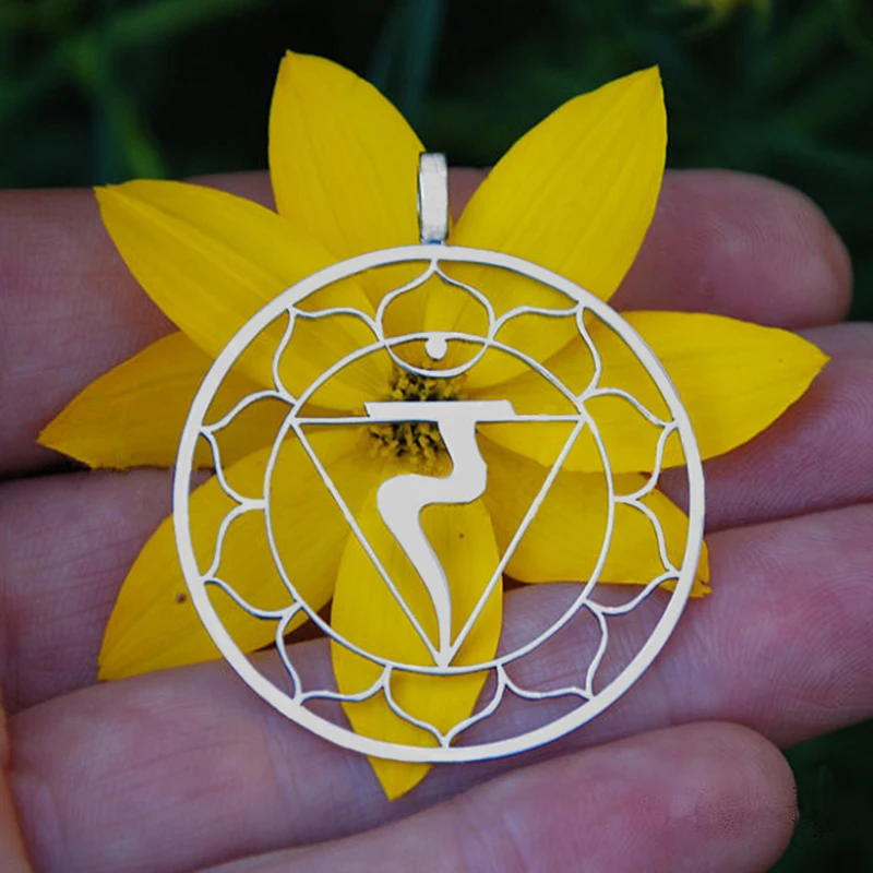 

Sri Yantra Silver plated necklaces & pendants pendant lot for women Fashion Jewelery Drop shipping The New Year's gift