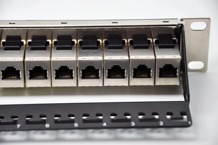 24 портовая коммутационная панель CAT6A полностью защищенная включая 24x C6A женский
