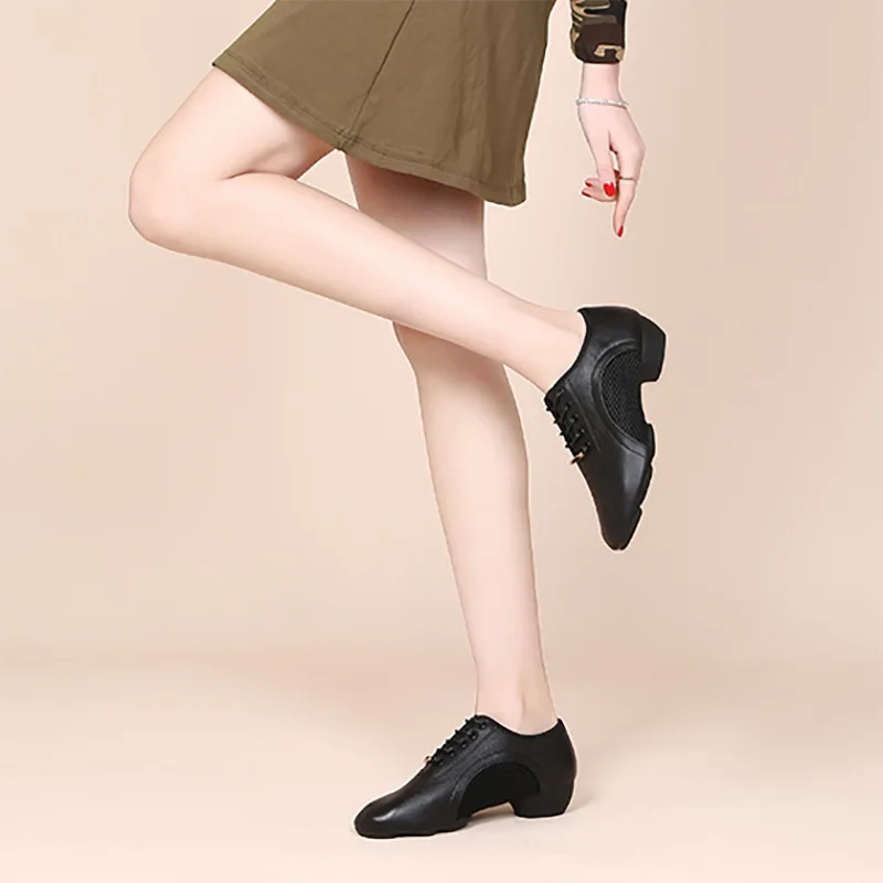 Новинка Спортивная дышащая танцевальная обувь с мягкой подошвой женские