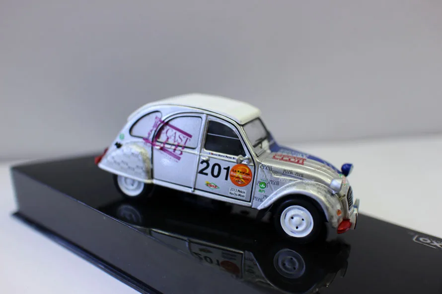 Оригинальная фабрика 1:43 модель автомобиля из сплава CITRO EN 2CV #201 2013 игрушечный
