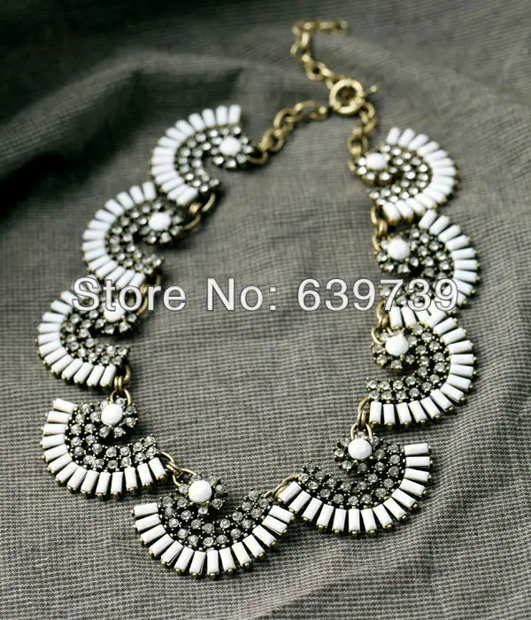 Оптовая цена винтажное ожерелье под старину золотого цвета с белой веревочной