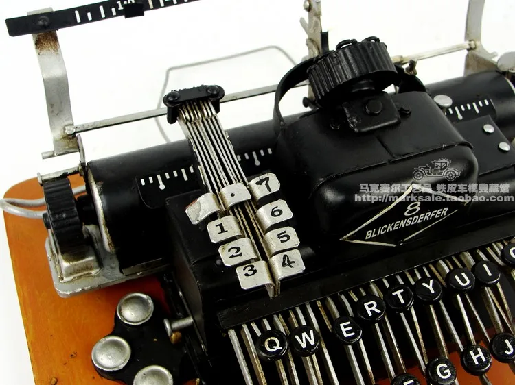 

Antique classical typewritter model retro vintage metal craft for home/pub/cafe decoration or birthday gift