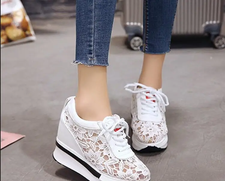 Женские сетчатые кроссовки дышащие на платформе с кружевом удобная повседневная