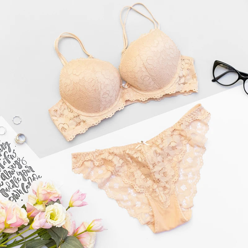 Кружевные бюстгальтеры с подкладкой и трусики женские топы комплекты