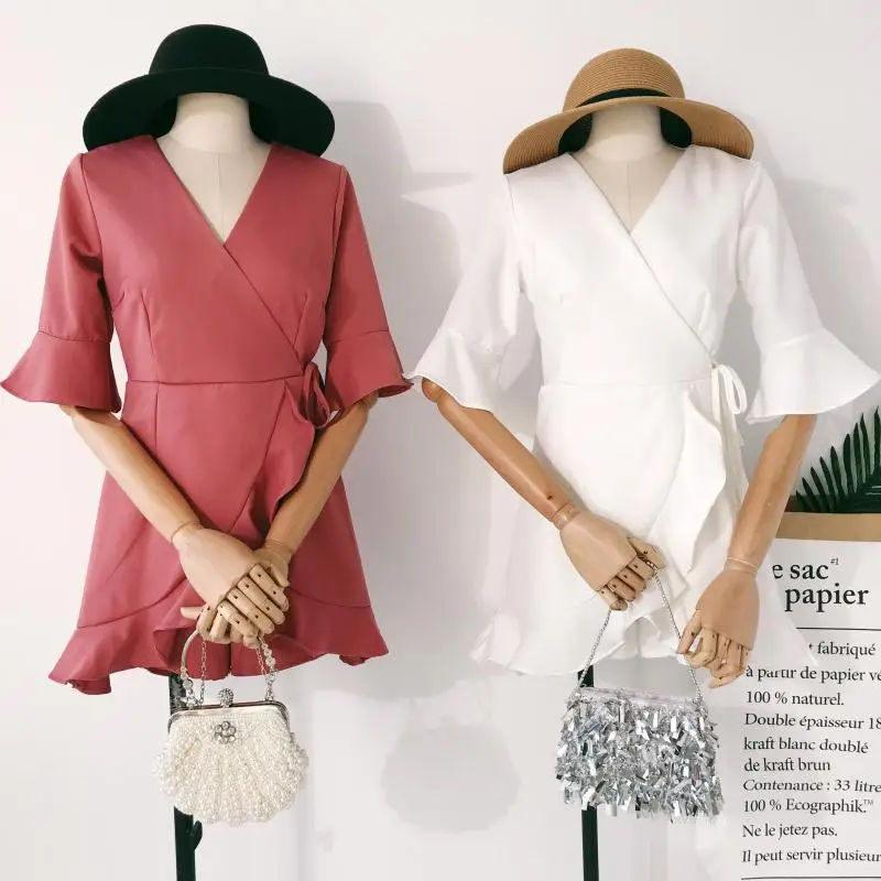 Женский комбинезон с оборками асимметричный коротким рукавом и v образным