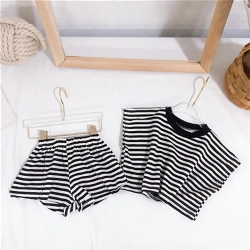 Комплект одежды для маленьких девочек 2 года летний комплект футболка в полоску и