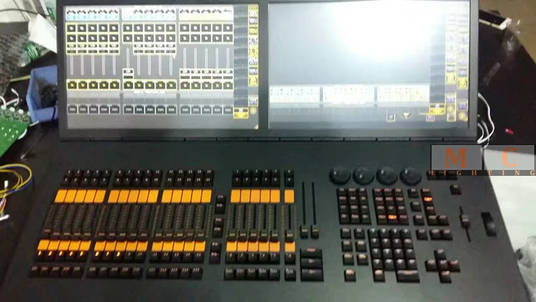 Сцсветильник ческая световая консоль с сенсорным экраном MA DMX 512 контроллер