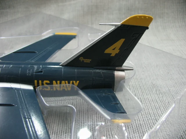 1:72 F11F 1 Тигр Fighter Темно синие ангелы демонстрации команда No. 4 модель самолета|model