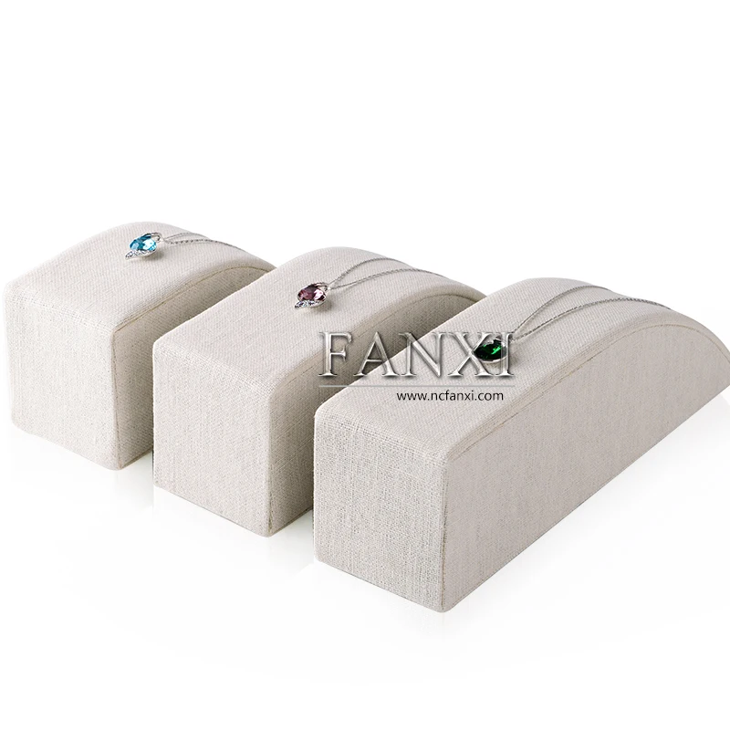 

Oirlv 3pcs/set Cream-white Linen Necklace Pendant Holder Jewelry Display Stand with Arc-shaped MDF Insert for Jewelry Exhibition