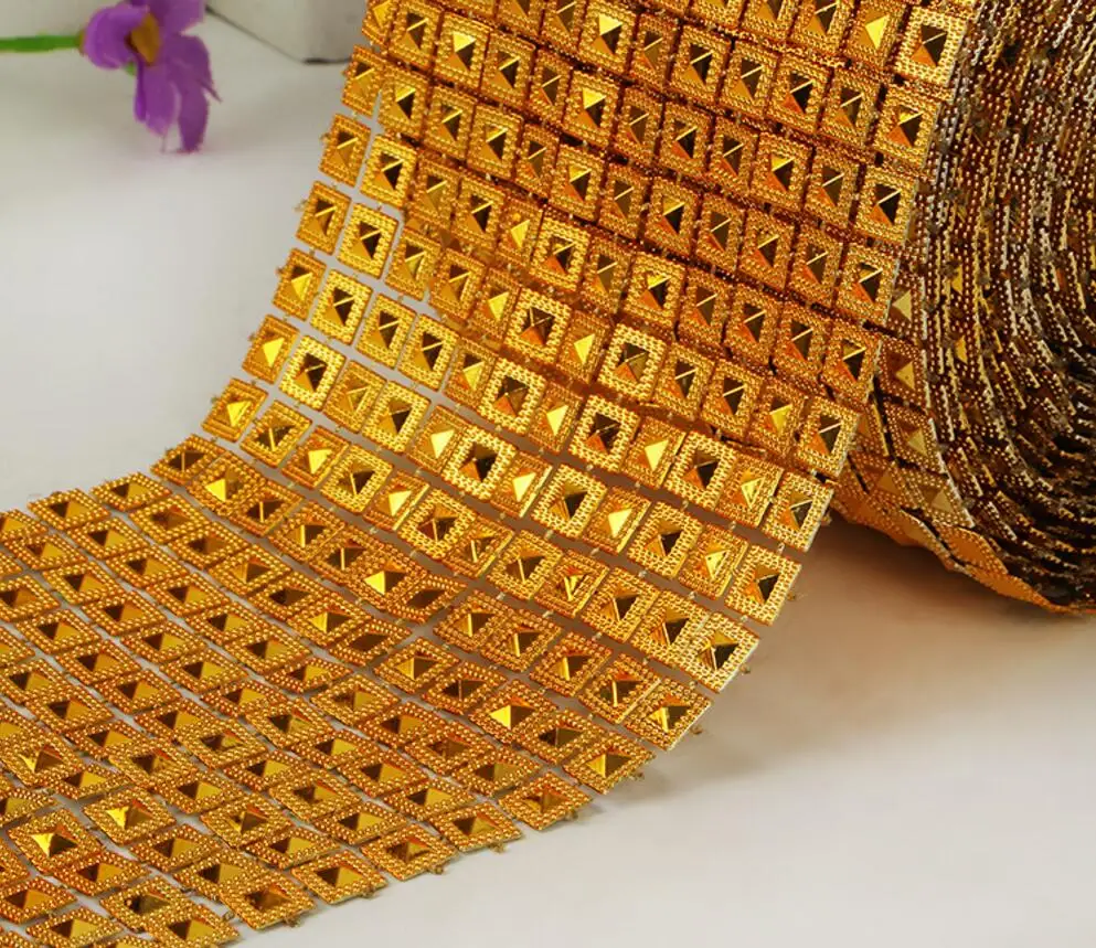 Золотые пирамидальные шпильки 10 ярдов 12 рядов Сгибаемая сетчатая обертка рулон
