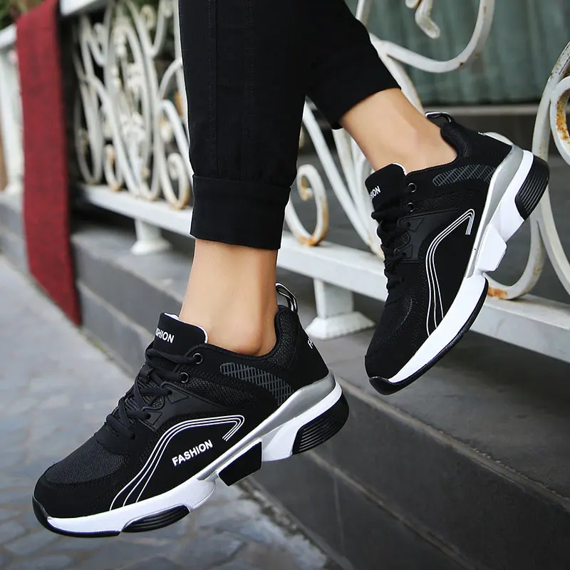 Мужские легкие кроссовки на плоской подошве сетчатые дышащие для прогулок