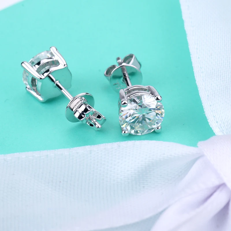 Ювелирные изделия серьги из белого золота 18 карат серьги-гвоздики бриллиантовая