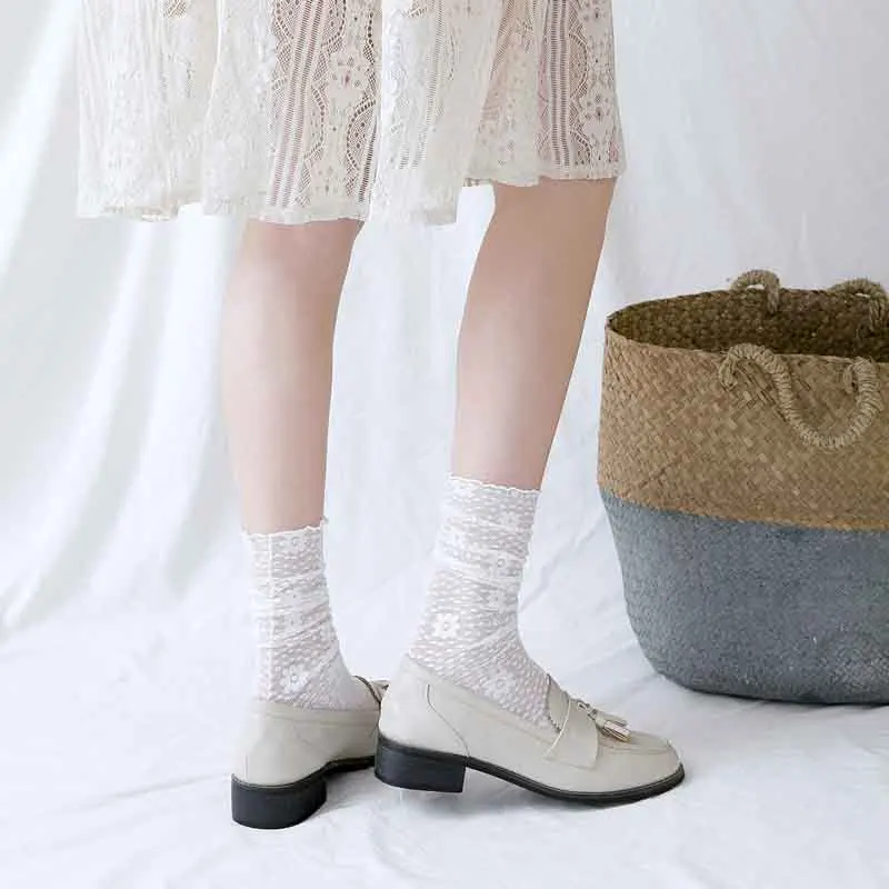Модные женские короткие носки для отдыха с маленькими цветами из полиэстера
