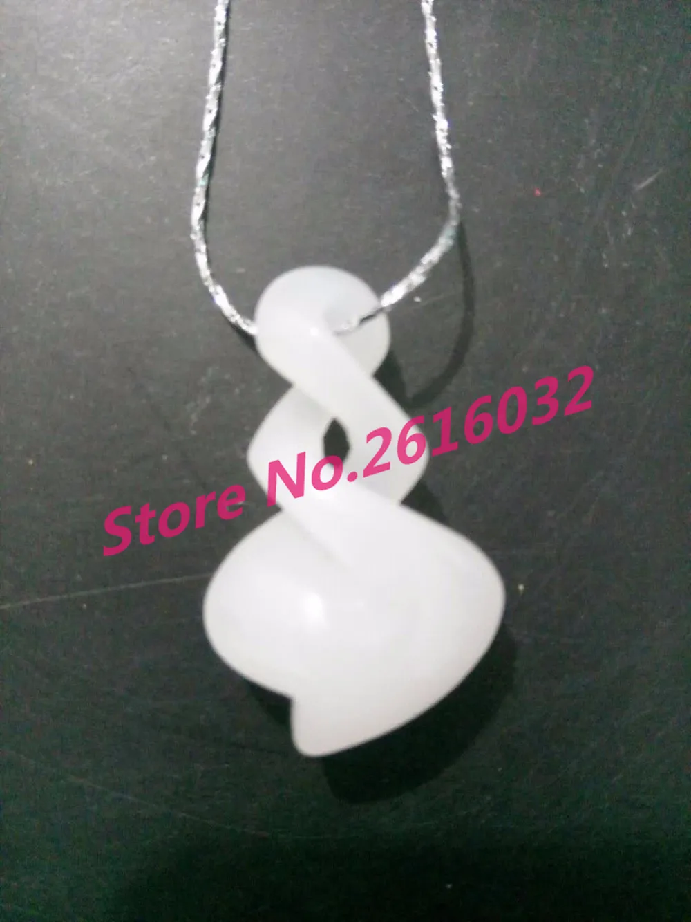 Подвеска из Нефритового камня Новой Зеландии маори с тройным скручиванием