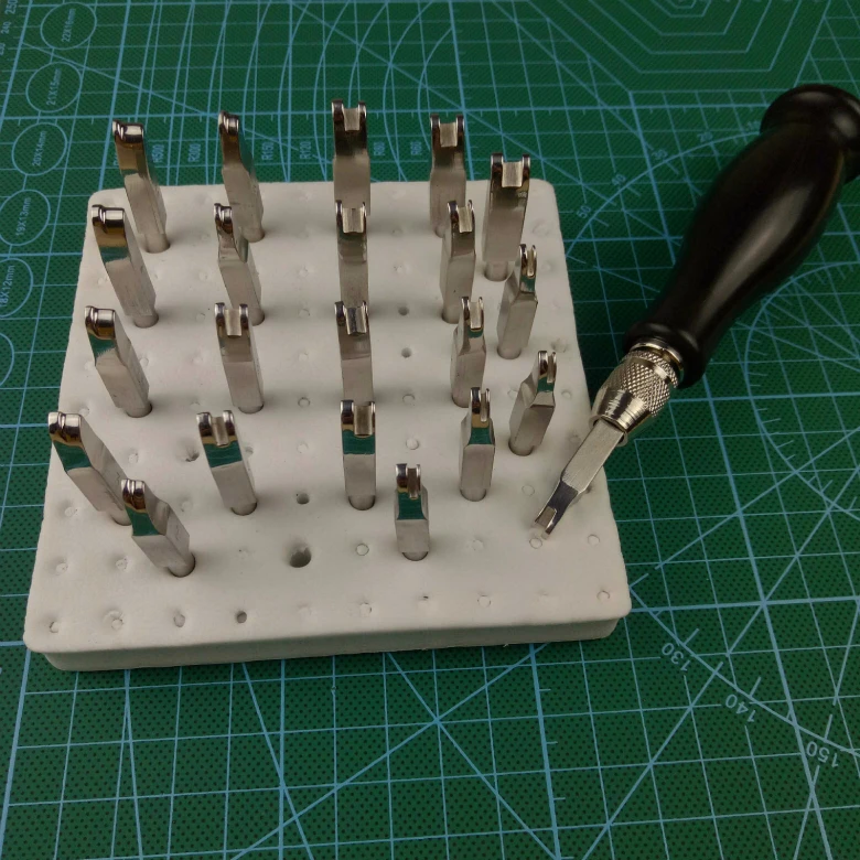 Кожаные Утюги с мелким прорезем для холодного/горячего прессования