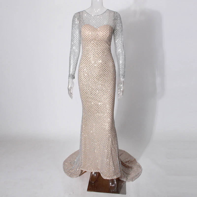 Сексуальное блестящее вечернее платье с геометрическим рисунком серебристое