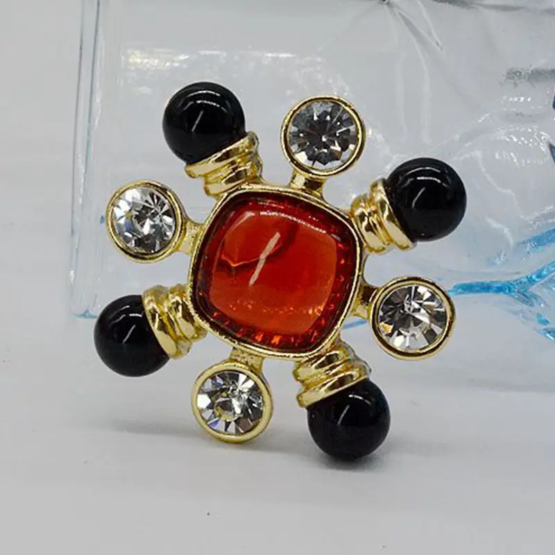 

2018 classic antique cross pearl retro female Brooch flower accessories wholesale