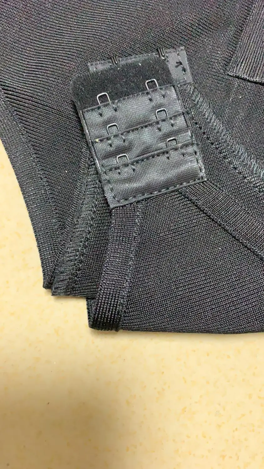 Черный боди с вышивкой и v-образным вырезом на тонких бретелях летние женские 2019