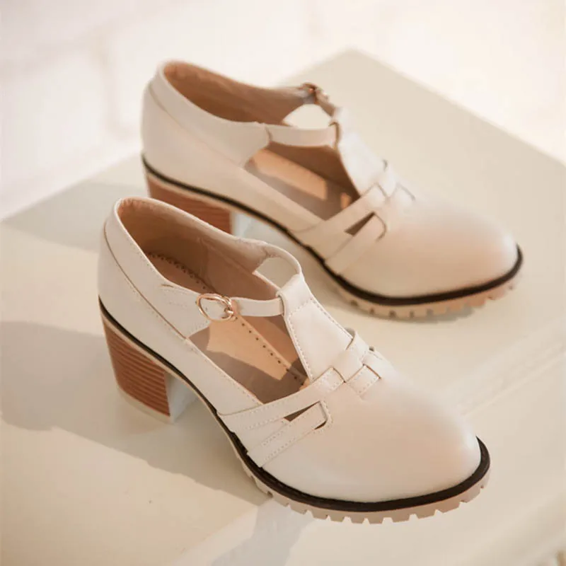 Мода Круглый Toe Т-ремень Квадратные Каблуки Женщины Насосы Сладкий Дамы