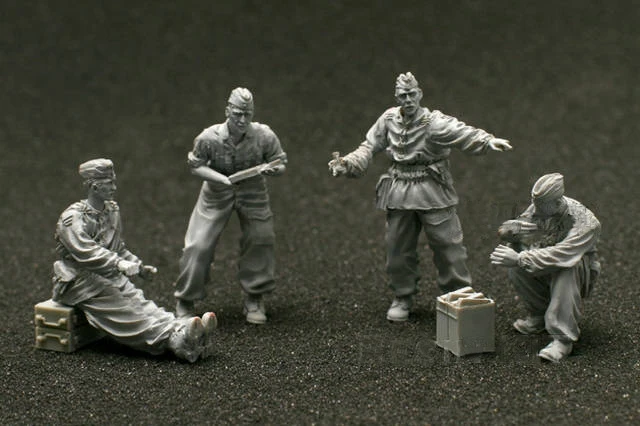 

1/35 model kit resin kit 1/35 Luftwaffe 2cm flak crew (4 FIGURES WITH ACCESS)