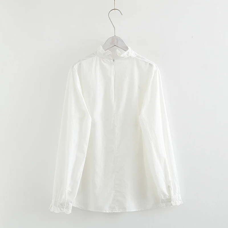 Женская белая хлопковая рубашка с воротником стойкой и вышивкой тюльпаном