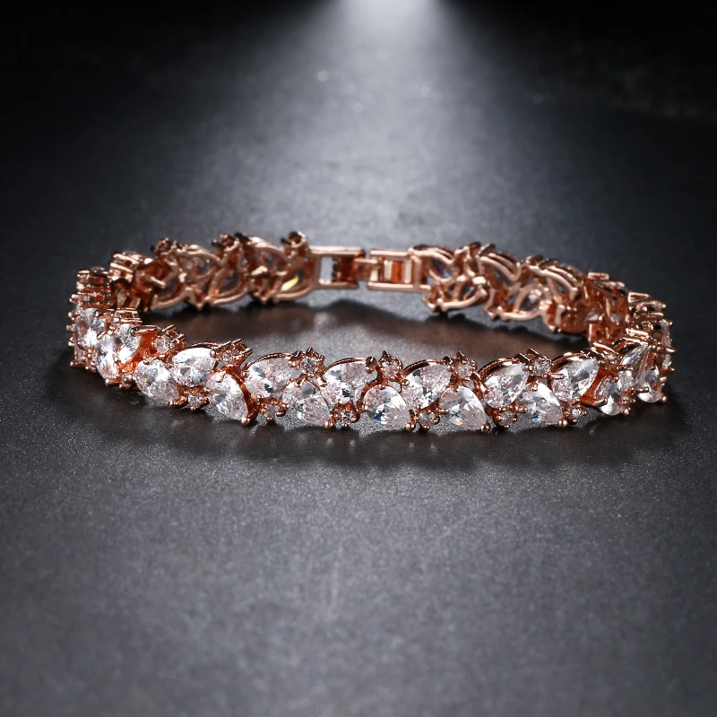 Женский браслет с кристаллами маркиза элегантный подвесками из фианита класса