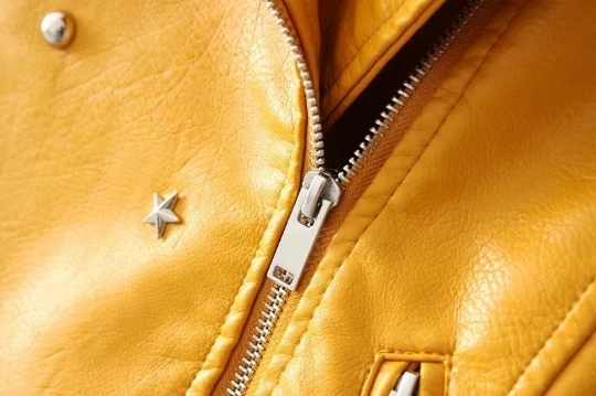 Moto rcycle Женская свободная куртка из искусственной кожи классическая ретро с заклепками байкерская куртка Женская Базовая куртка плюс размер верхняя одежда для девочек