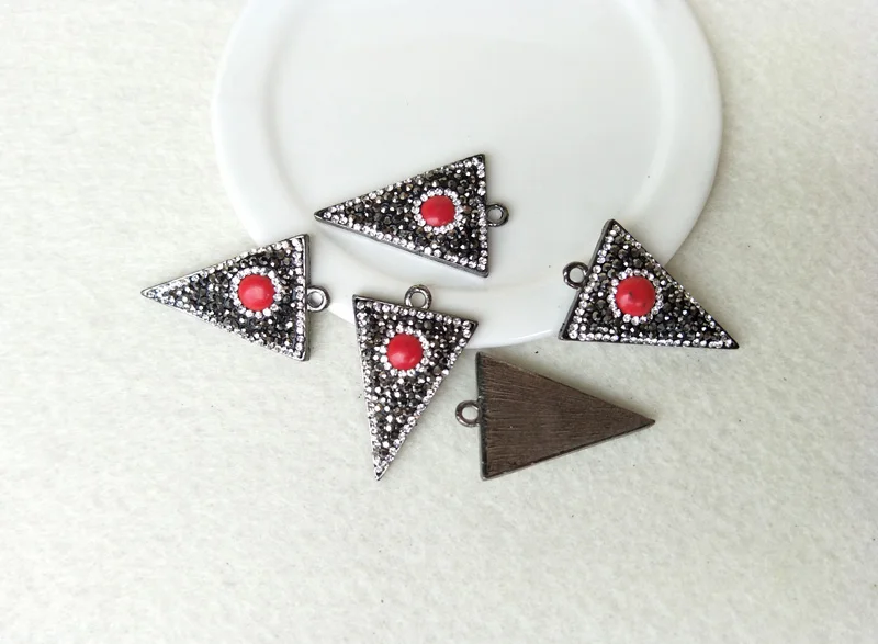 10 шт. Природный Druzy Howlite Красный Камень Треугольник Кулон проложить Кристалл